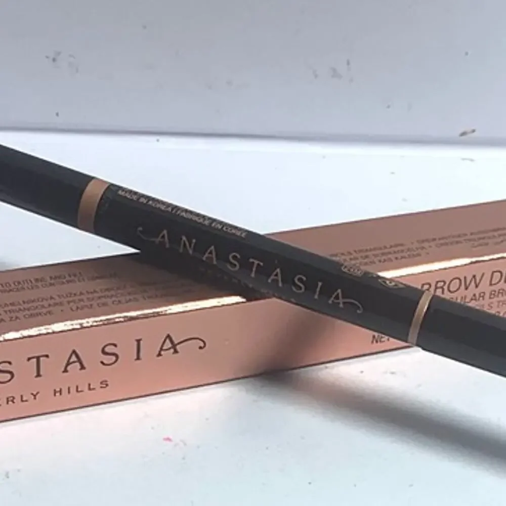 Anastasia Beverly Hills Brow Definer Triangular Brow Pencil